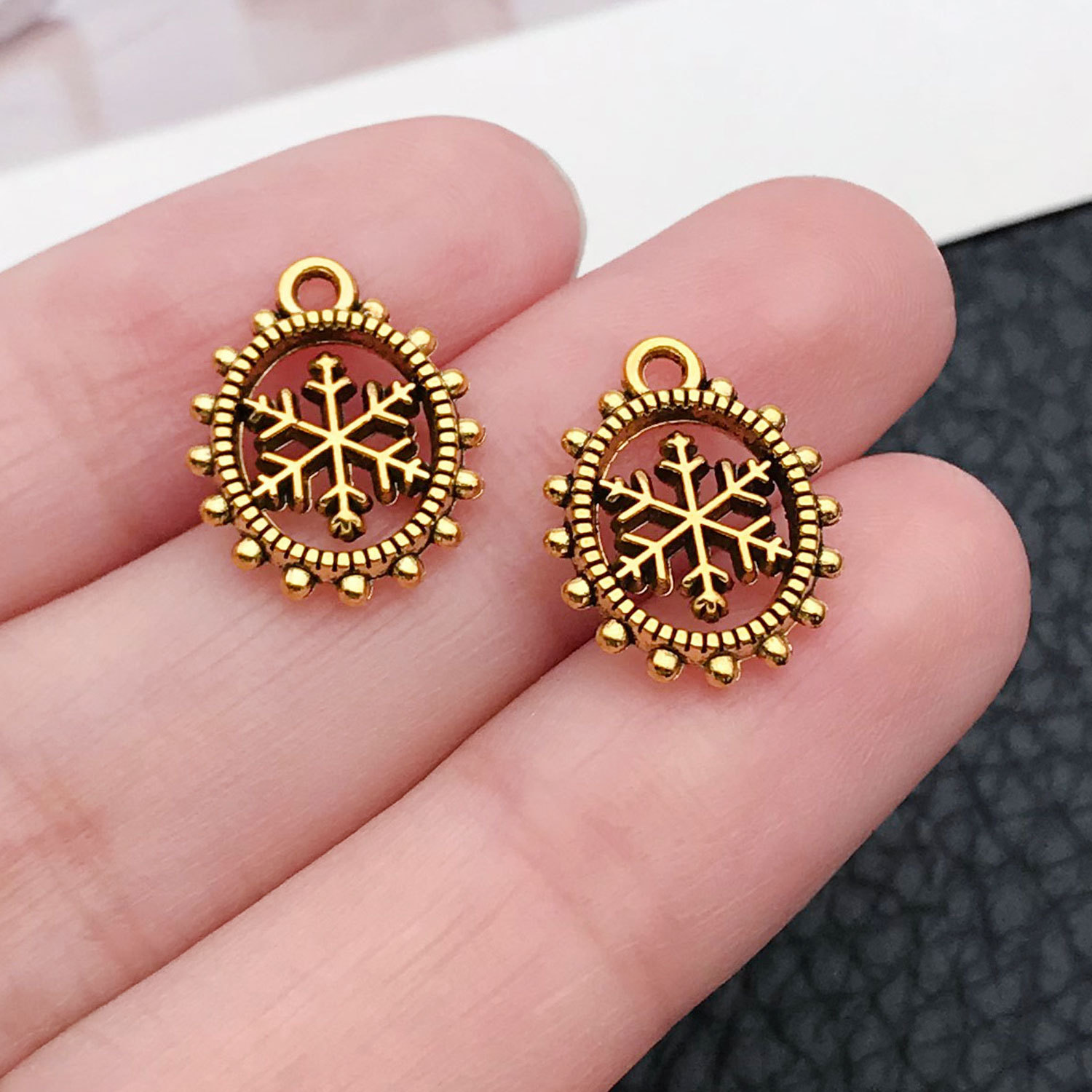 20053-ancient gold zinc alloy christmas snowflake 12x15mm-0.8g