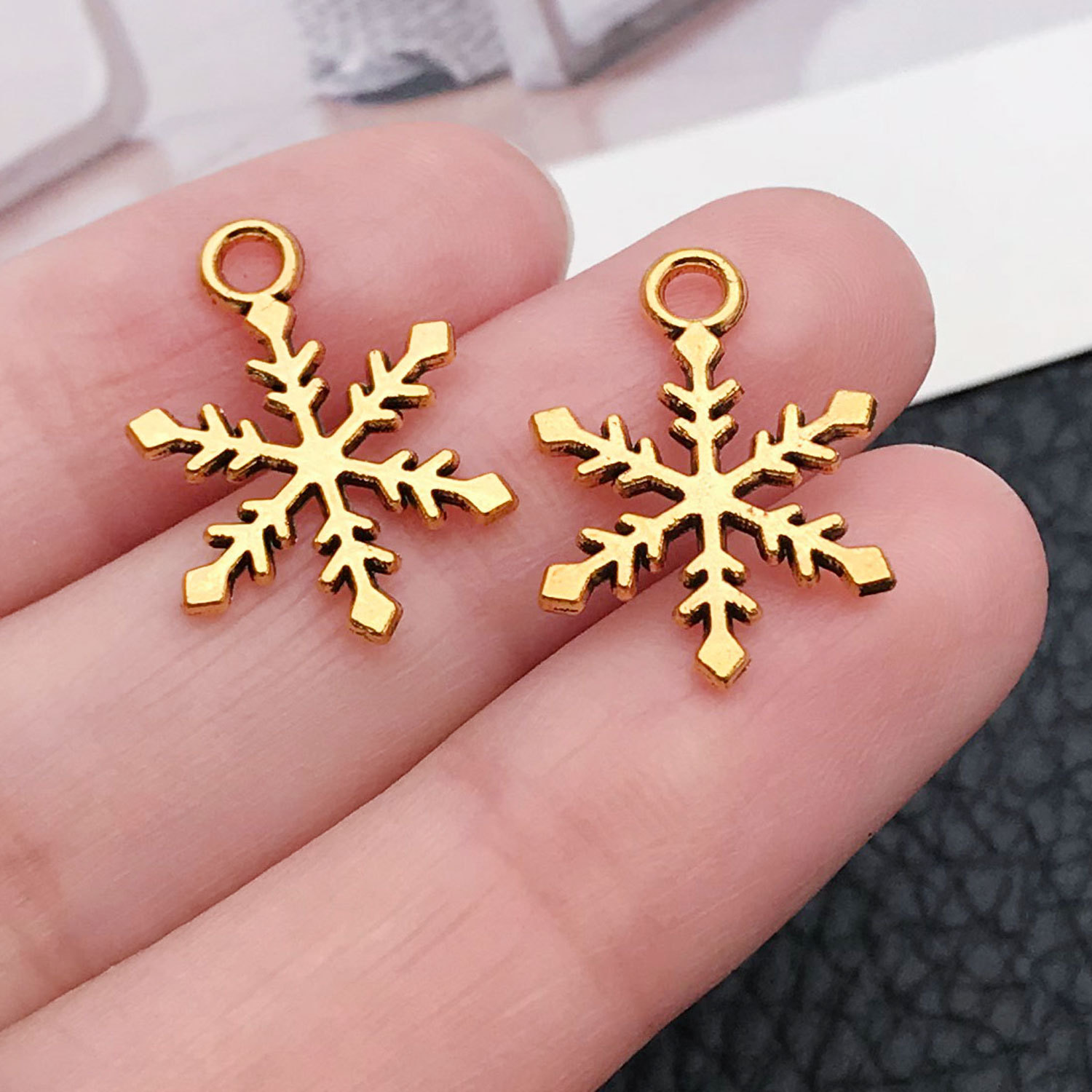 20056-ancient gold zinc alloy christmas snowflake 13x19mm-0.6g