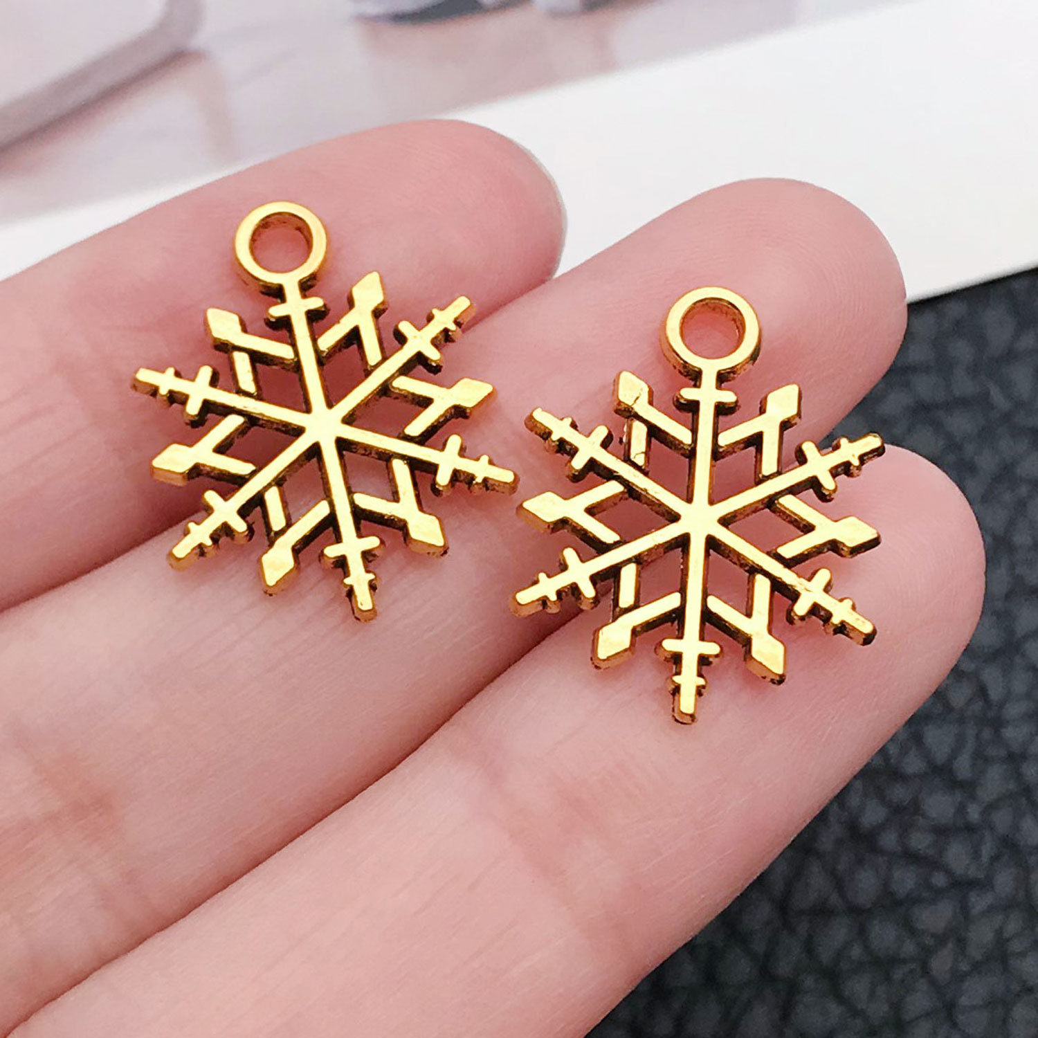 20058-ancient gold zinc alloy christmas snowflake 15x19mm-1g