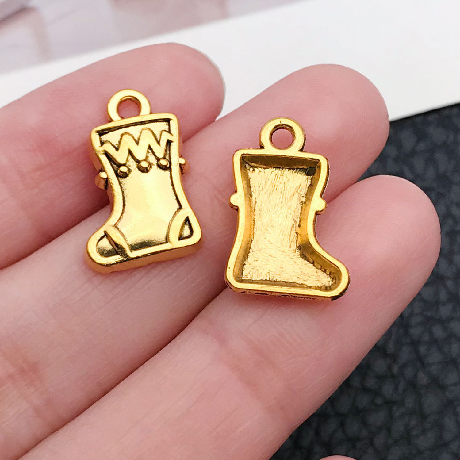 20059-ancient gold zinc alloy christmas socks 11x17mm-1g