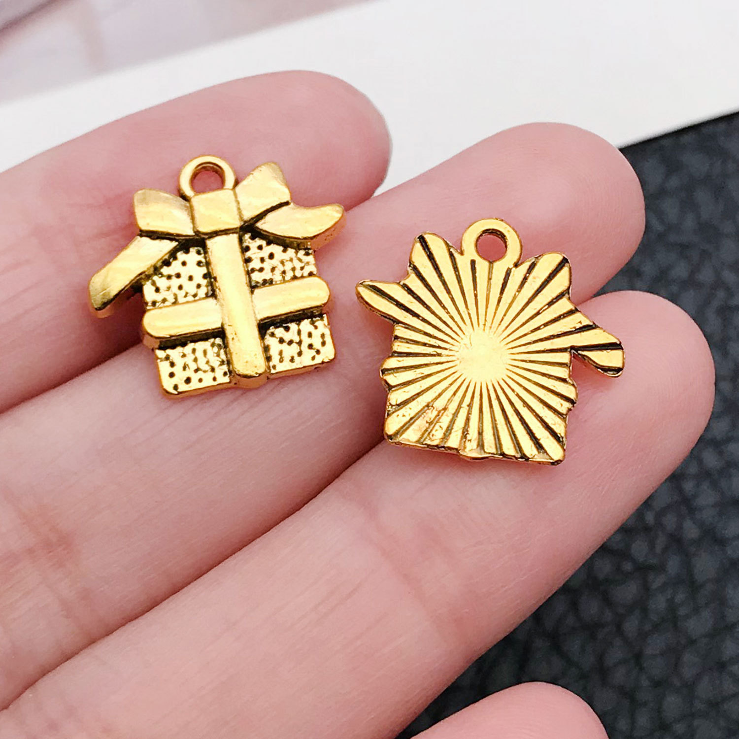 20060-ancient gold zinc alloy christmas gift 16x15mm-1.3g