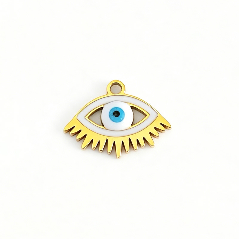 Lower eyelashes devil eyes