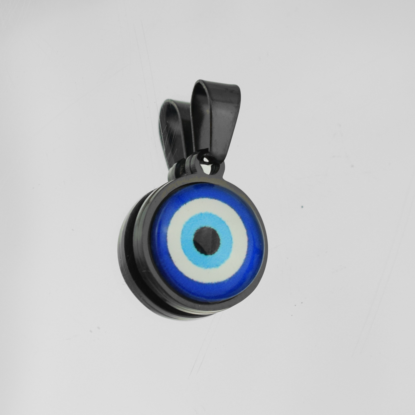 Black magic eye