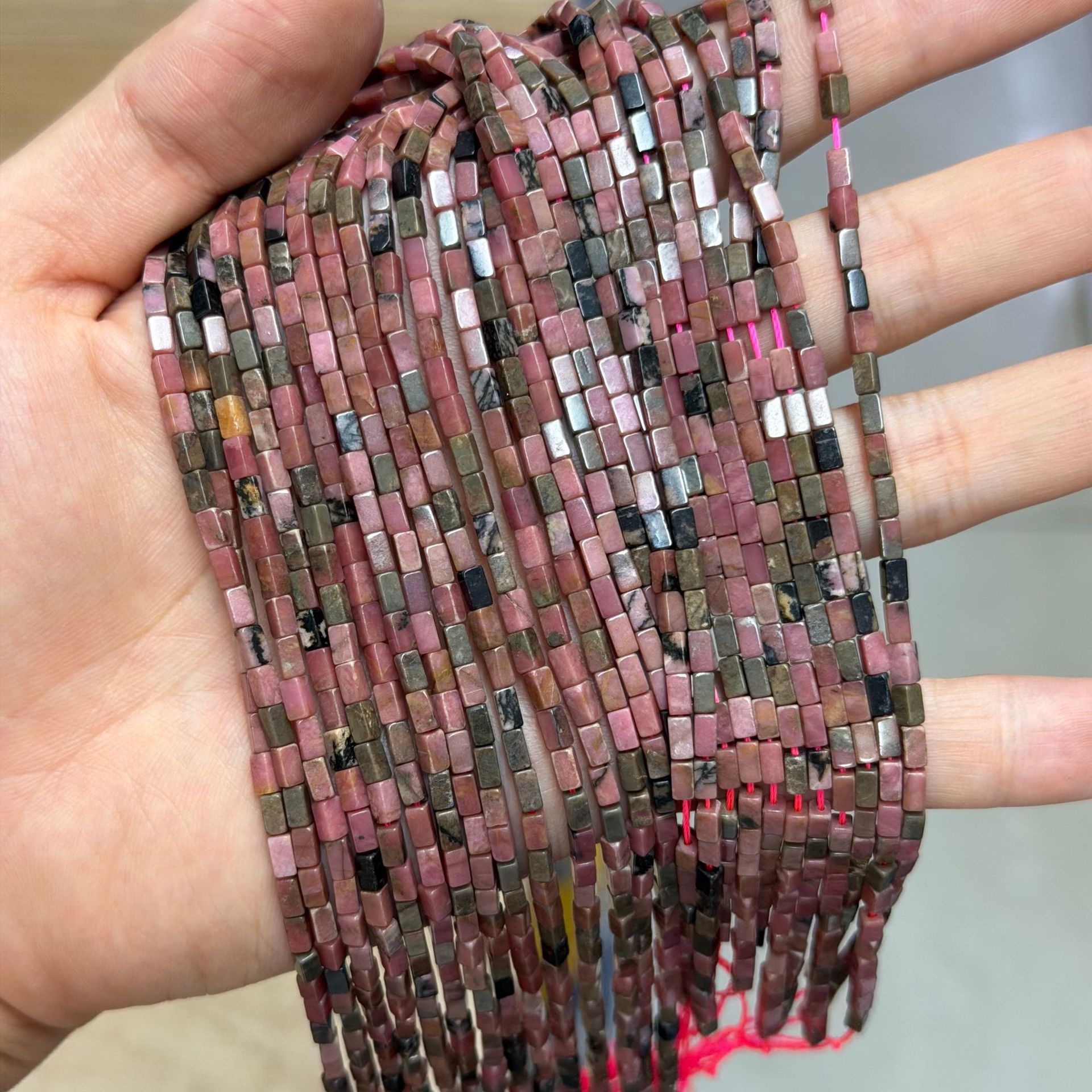 Black-line red-patterned stone