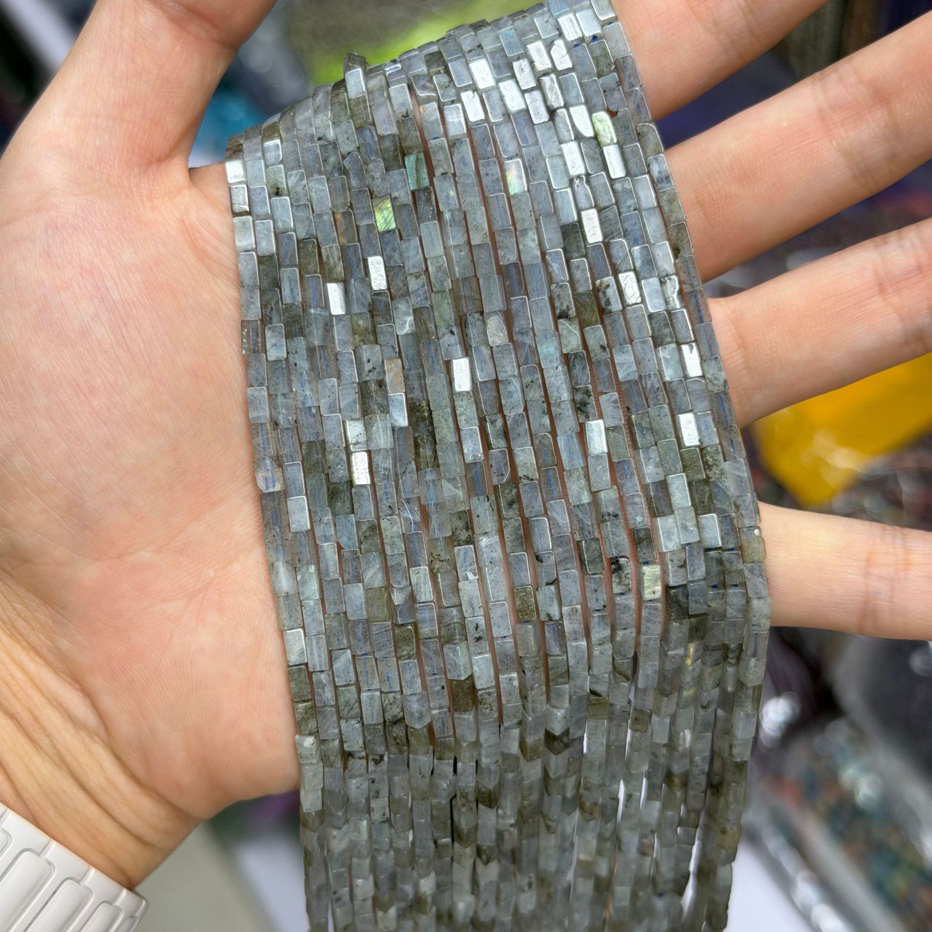 Domestic flash stone (gray moonstone)