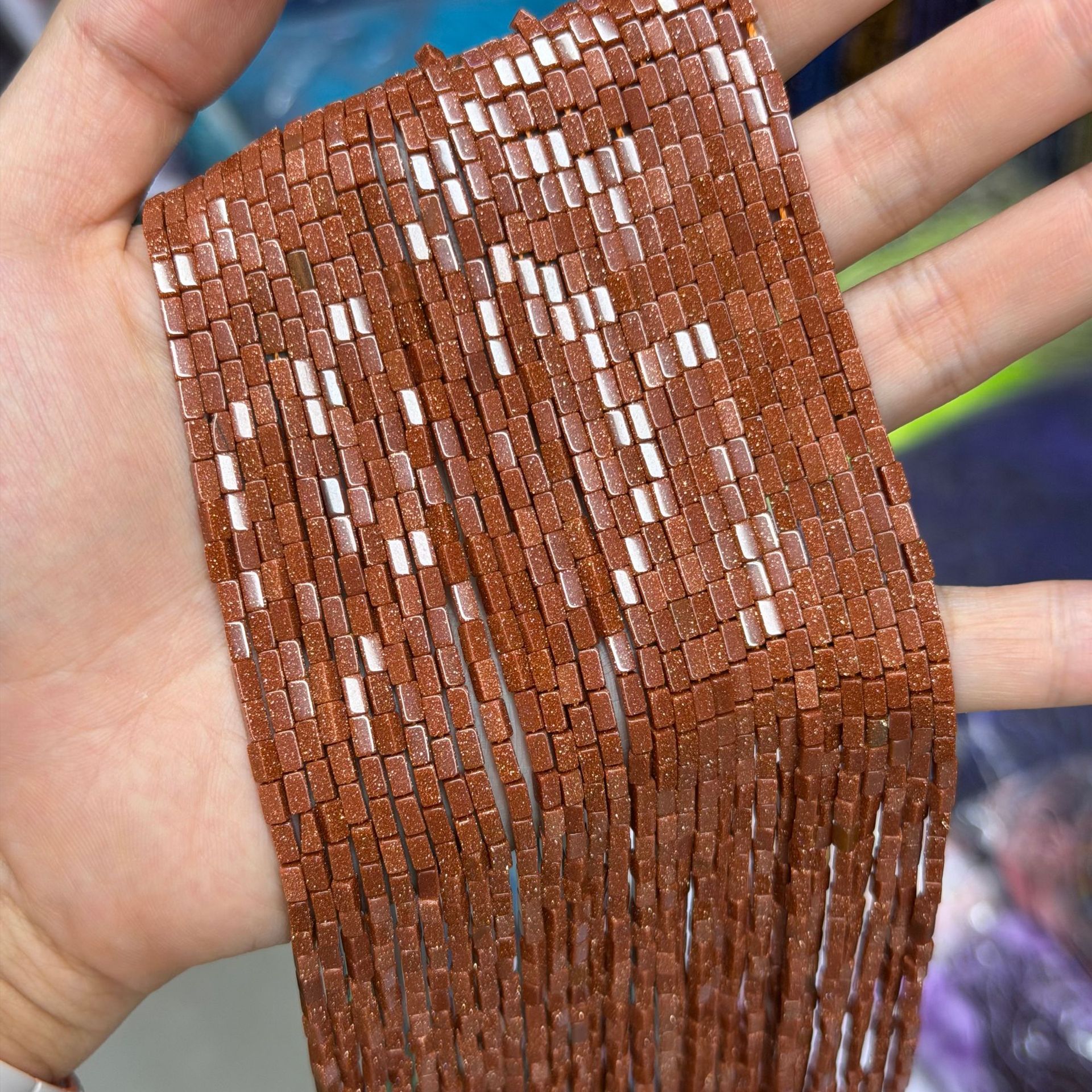 Gold sand (synthetic material)