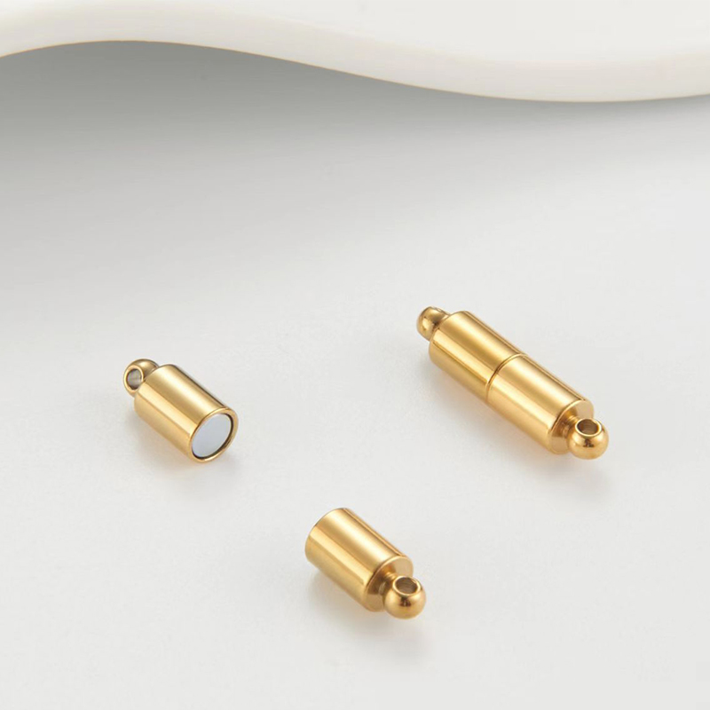 Gold integrated bucket buckle