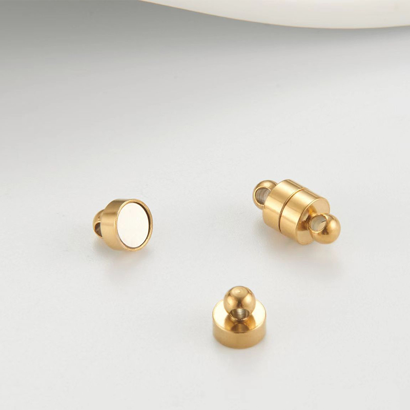 Gold one-piece small buckle