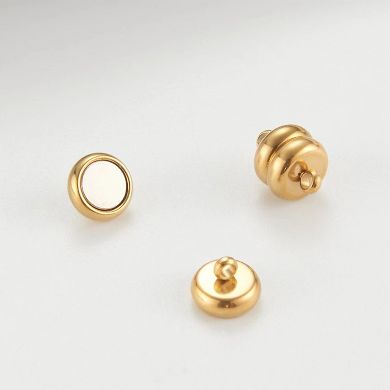 Gold pearl buckle