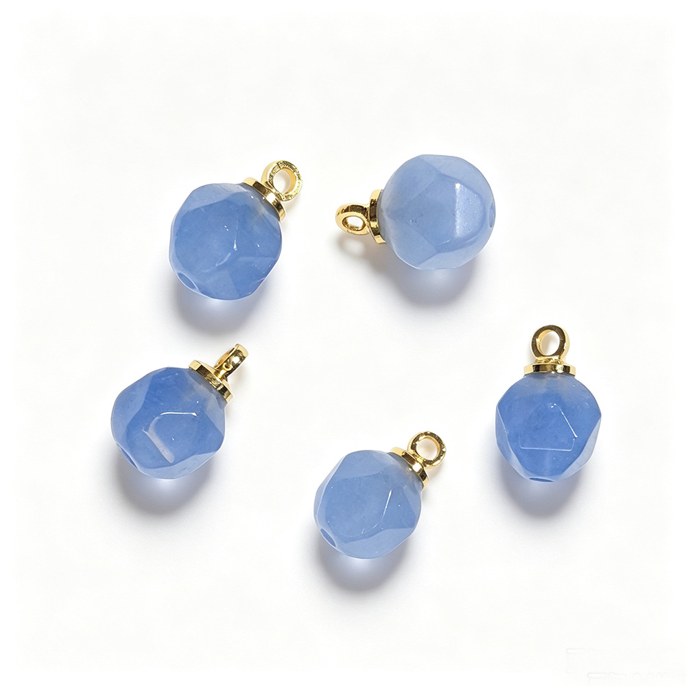 Imitation aquamarine