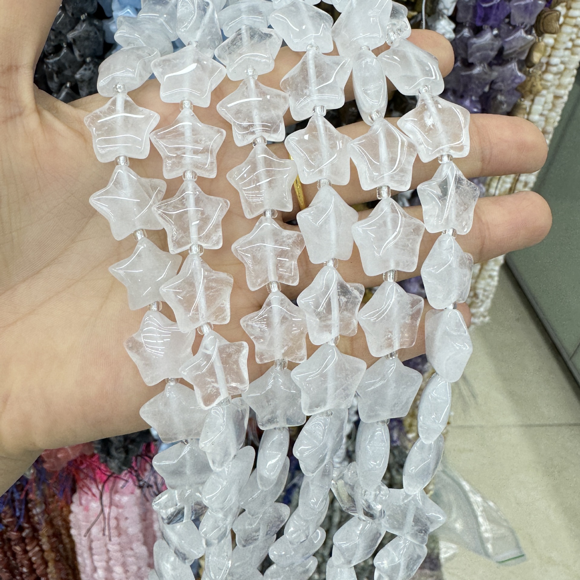 White crystal (about 25 pieces)