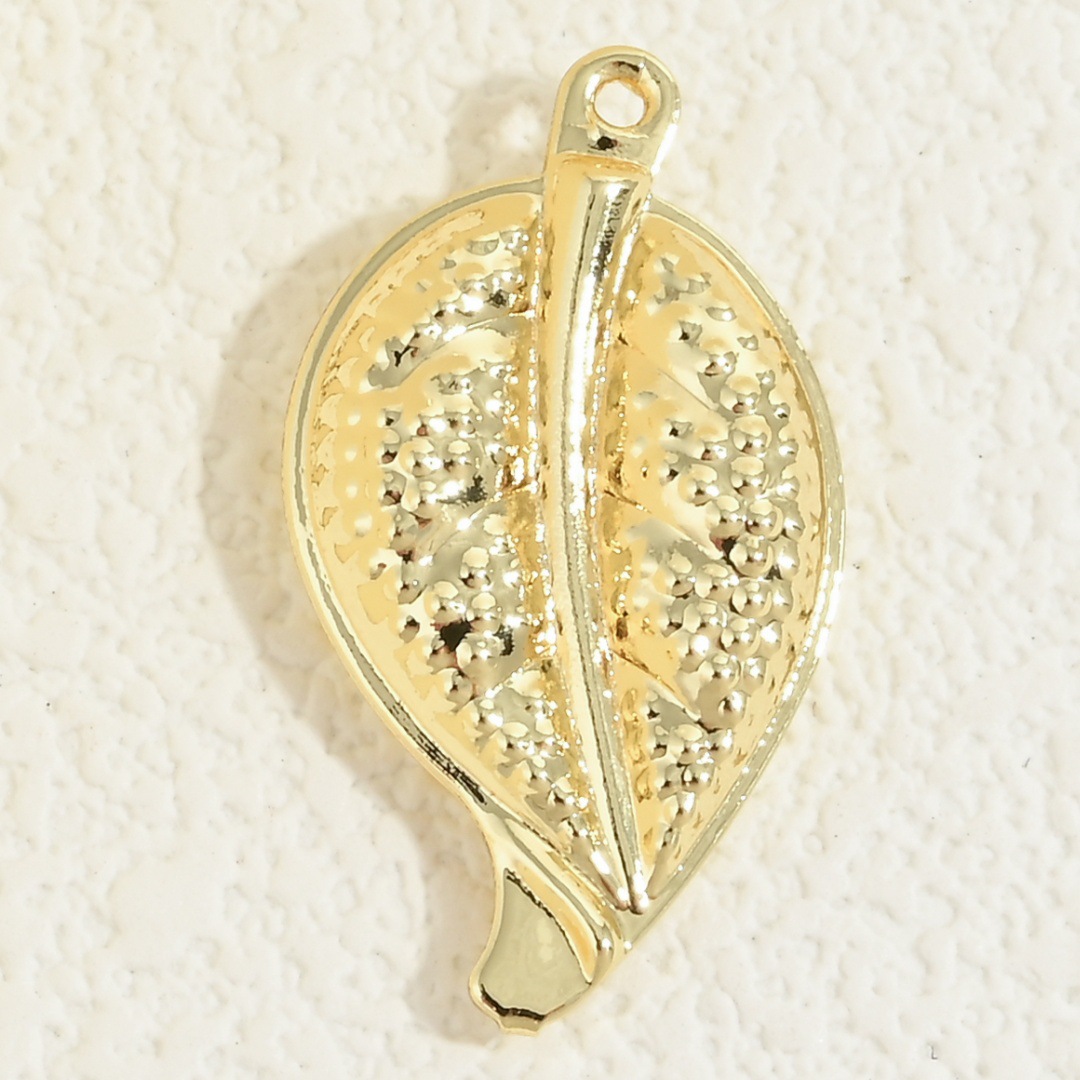 VD2496 golden leaves