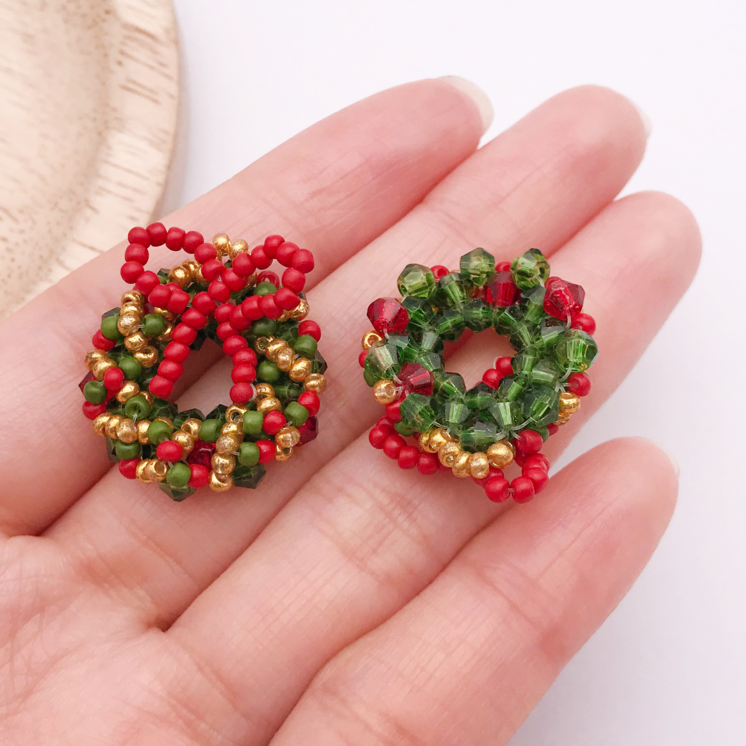 1 green crystal beaded woven three-dimensional Christmas bow wreath 24x20x9mm-2.1g-28622