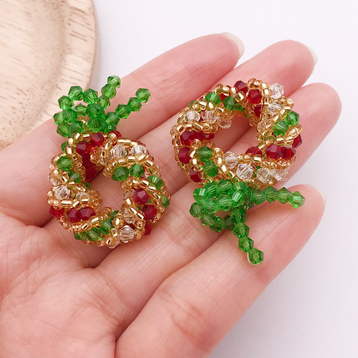 1 green crystal beaded woven three-dimensional Christmas bow wreath 29x25x10mm-4.1g-28623