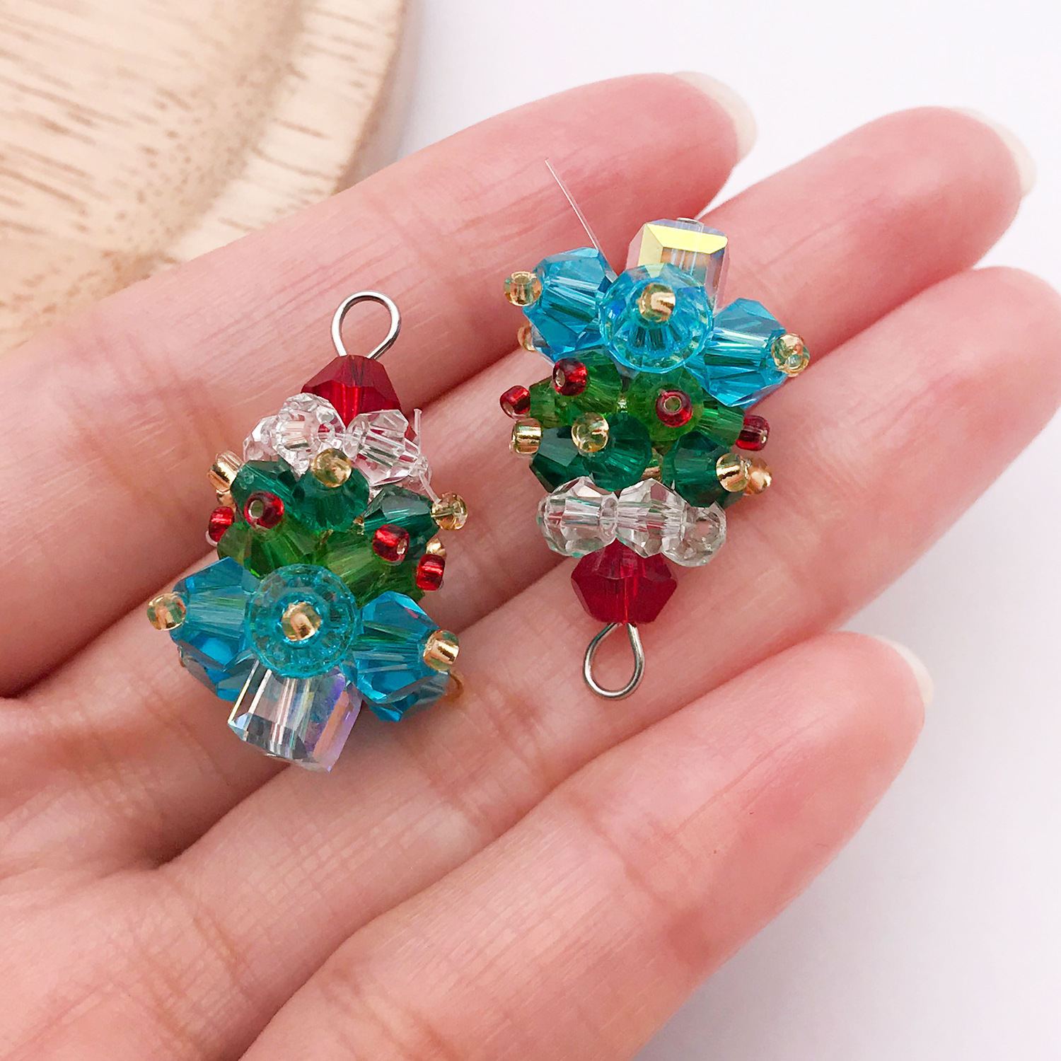 1 blue crystal beaded woven three-dimensional Christmas tree 28x19x19mm-3.5g-28620
