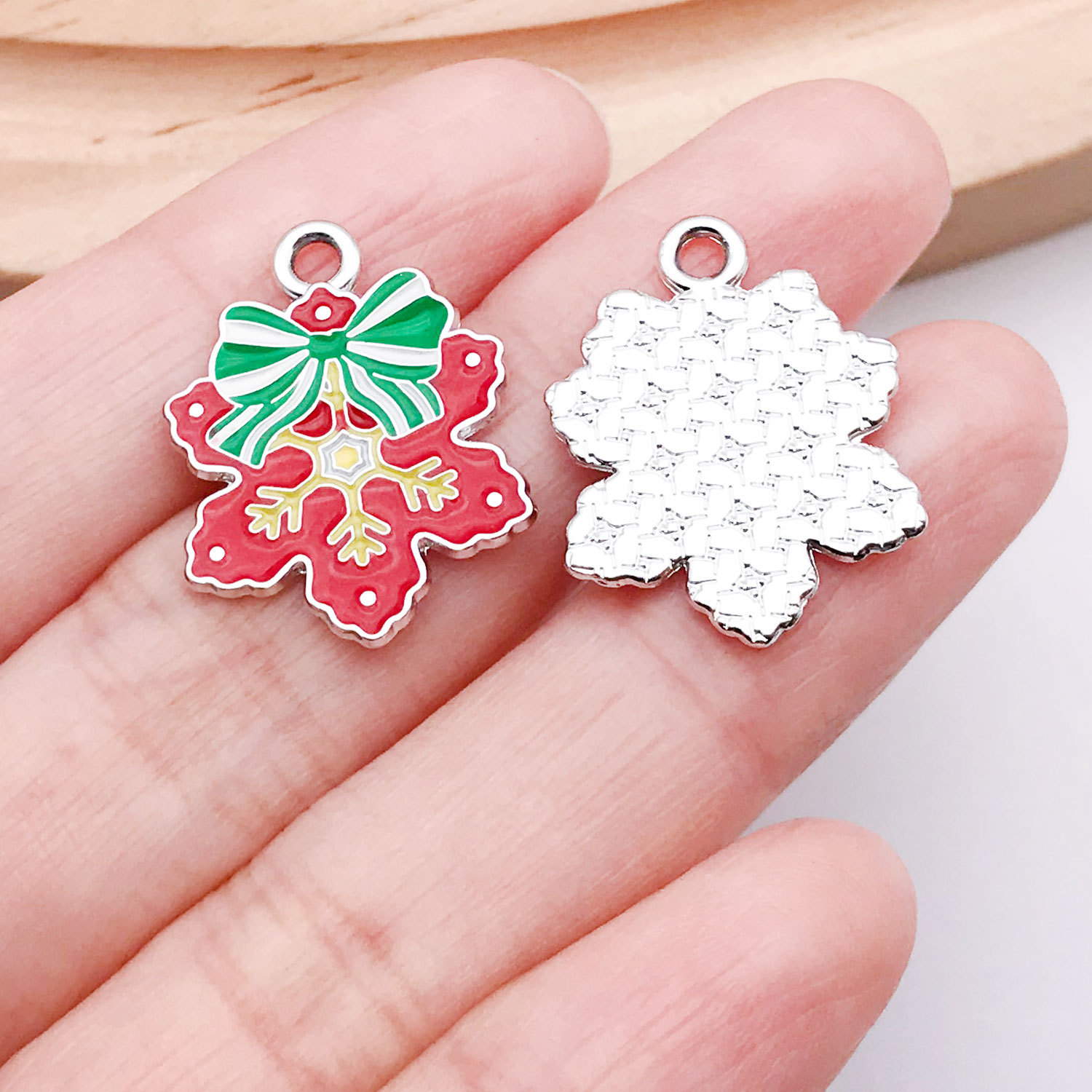 1 white k oil drop red bow snowflake 22x17mm-1.3g-19673
