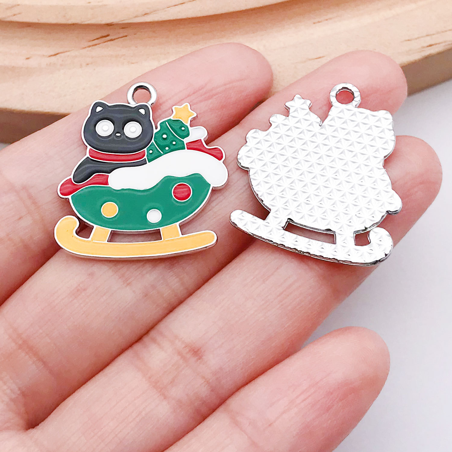 1 white k green sleigh christmas tree cat 25x22mm-1.95g-25241