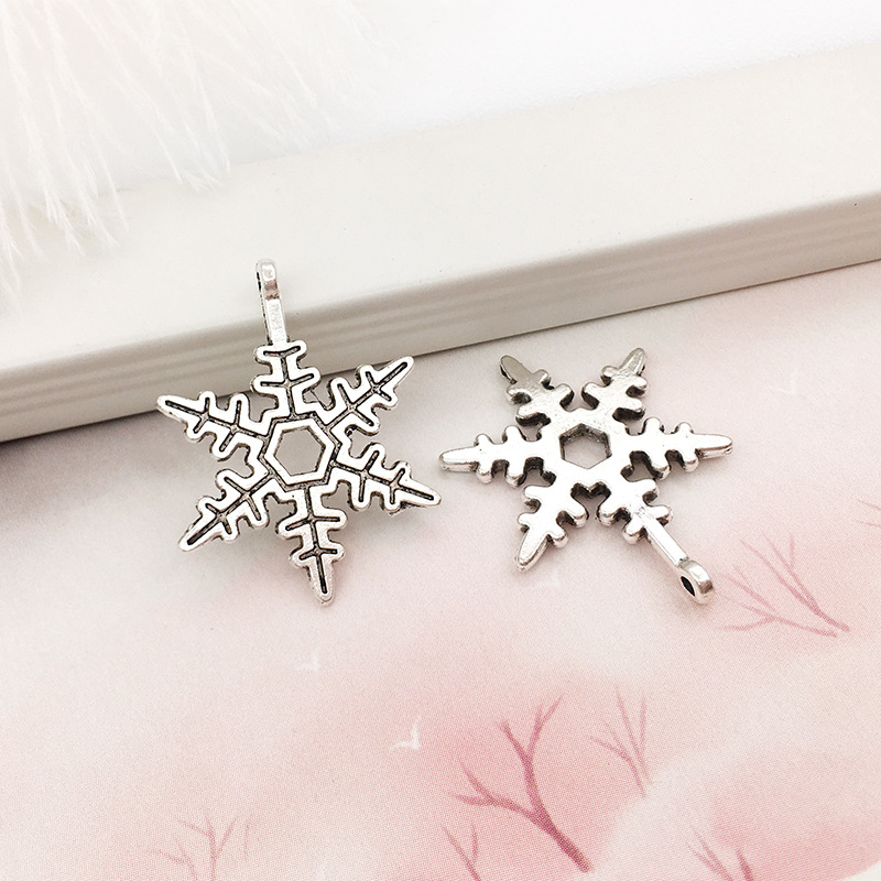 1 ancient silver snowflake 17x23mm-10078