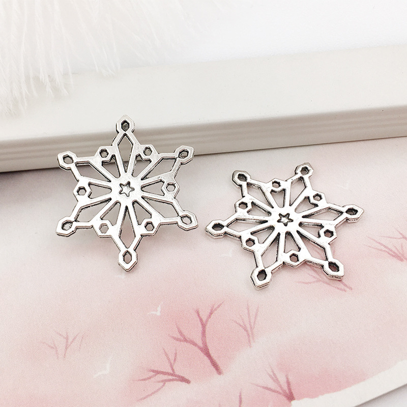 1 ancient silver snowflake 24mm-10079