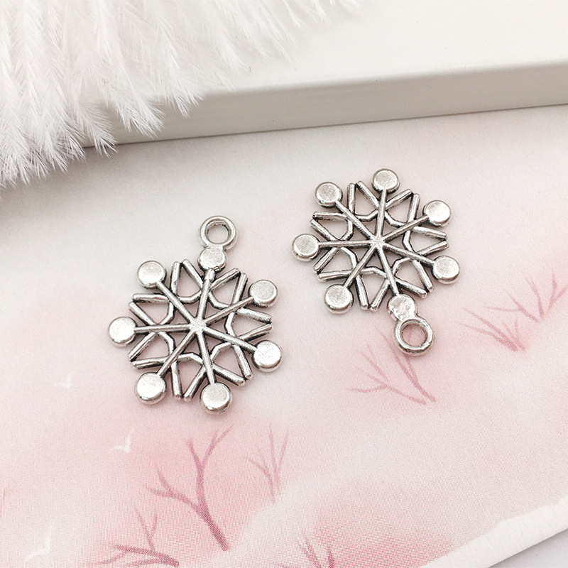 1 ancient silver snowflake 16x20mm-9148