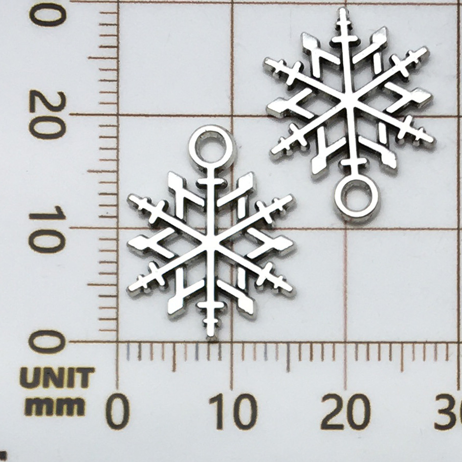 1 ancient silver alloy christmas snowflake 19x15mm-1.1g-19052