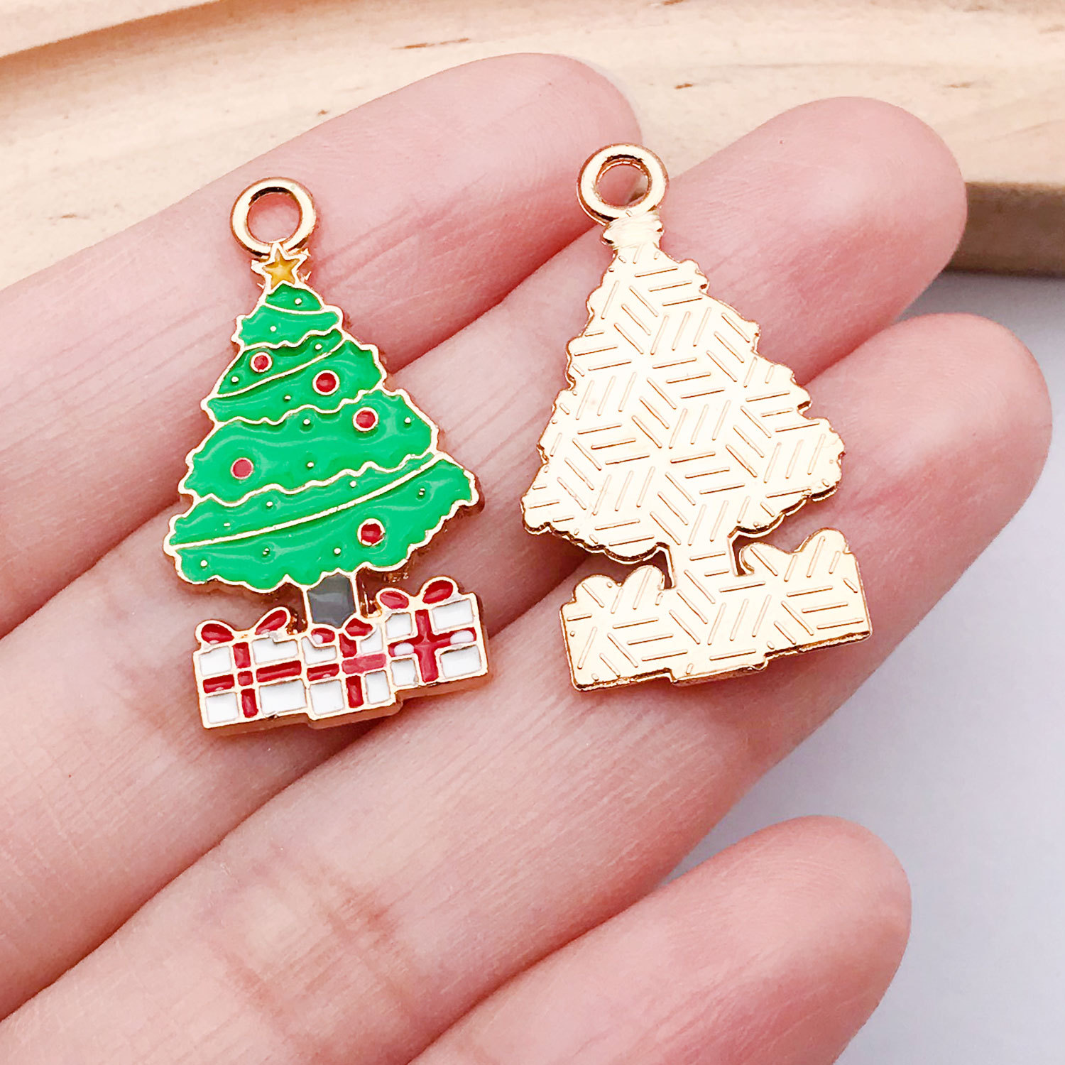 1 green gift christmas tree 28x16mm-1.9g-19569