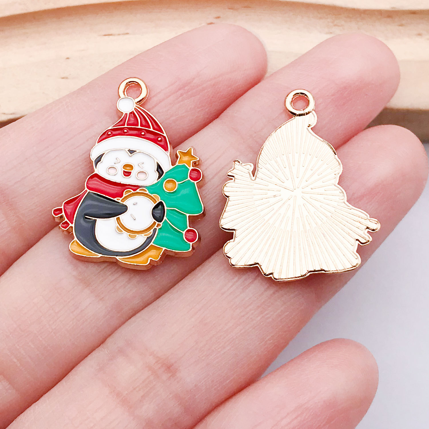 1 red christmas tree penguin 25x19mm-1.4g-19574