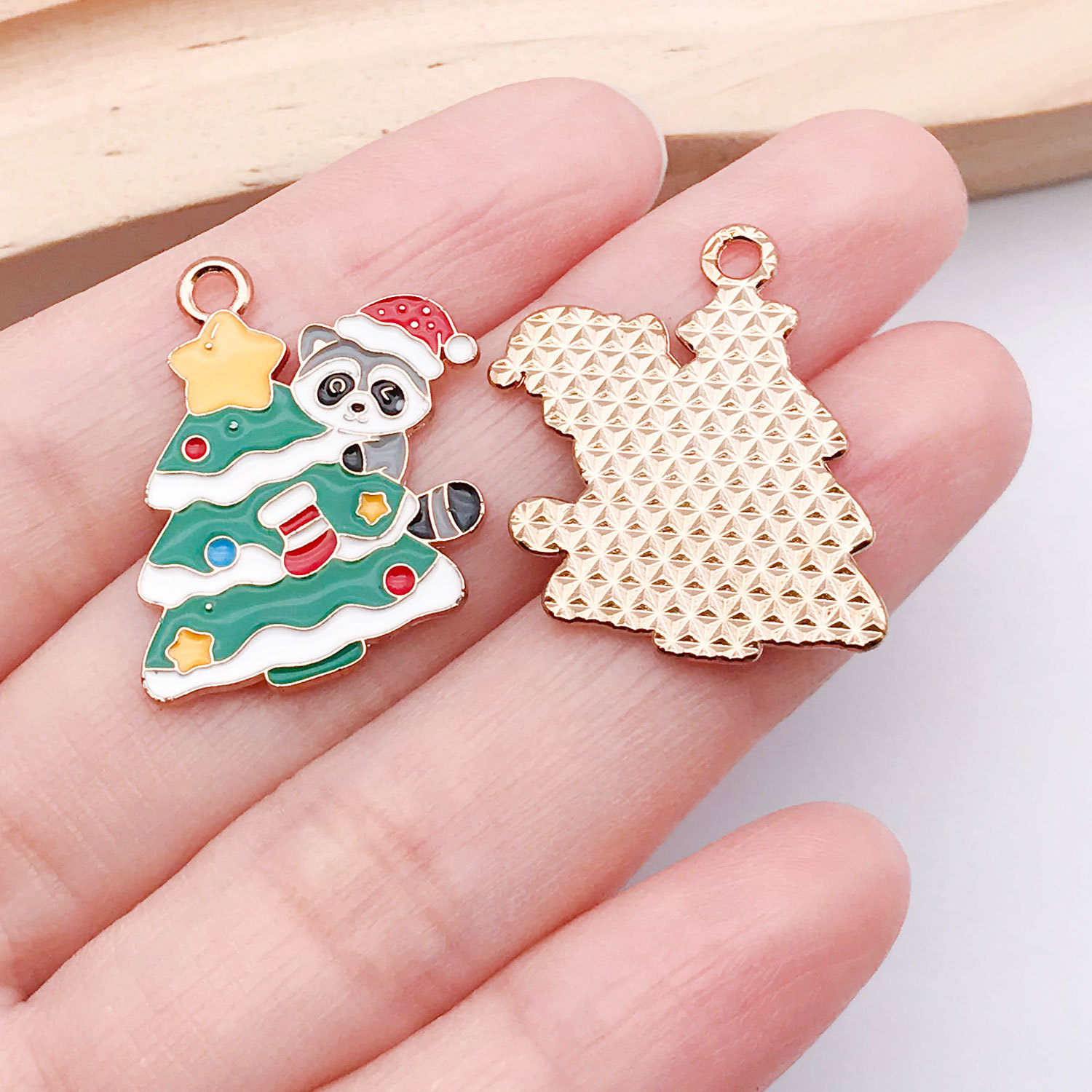1 green christmas tree raccoon 25x22mm-1.75g-25271