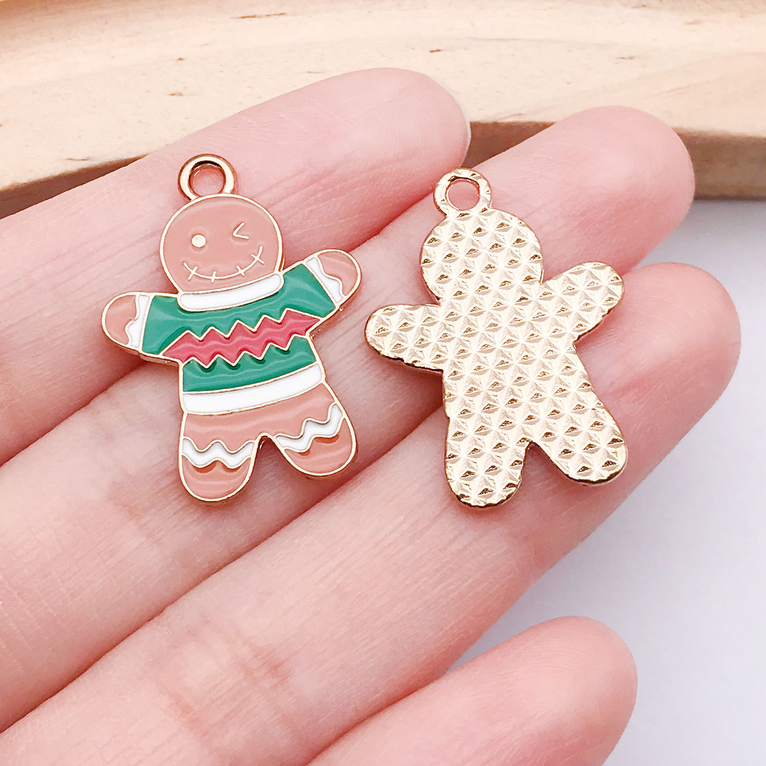 1 brown gingerbread man 25x19mm-1.4g-25279
