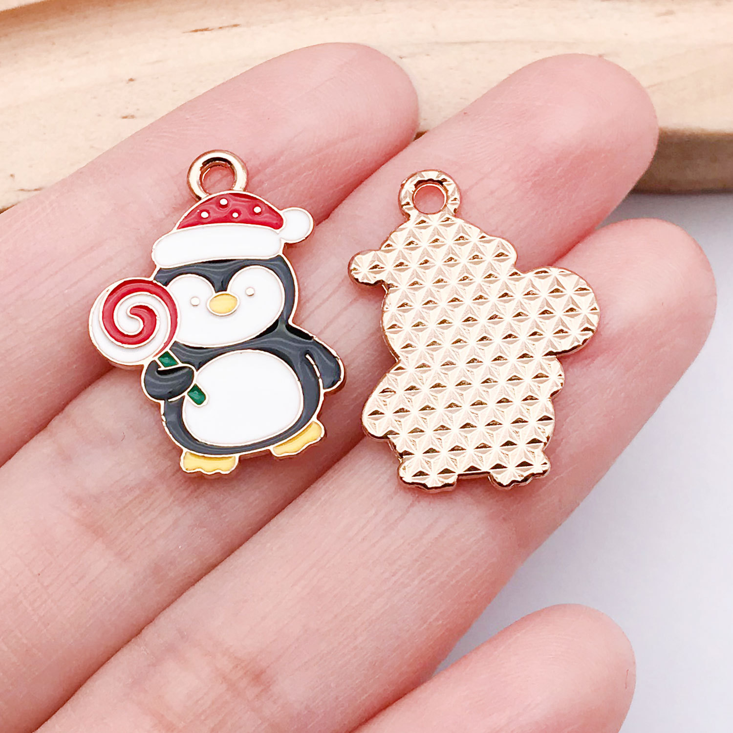 1 white lollipop penguin 23x17mm-1.3g-25284
