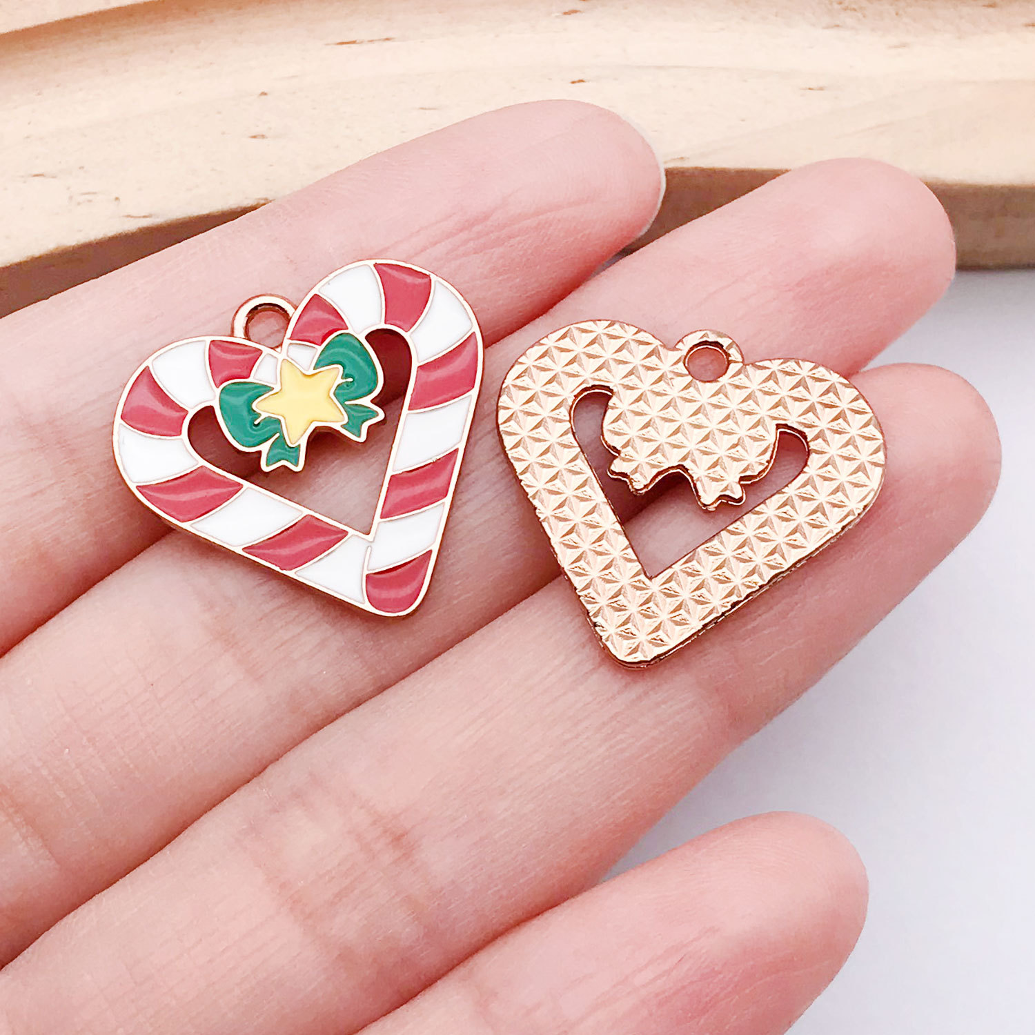 1 red bow heart-shaped crutch 21x22mm-1.45g-25285