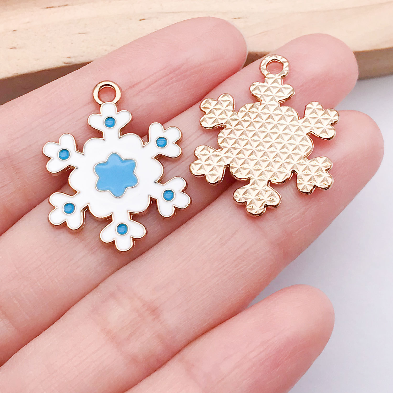 1 white snowflake 26x20mm-1.55g-25286