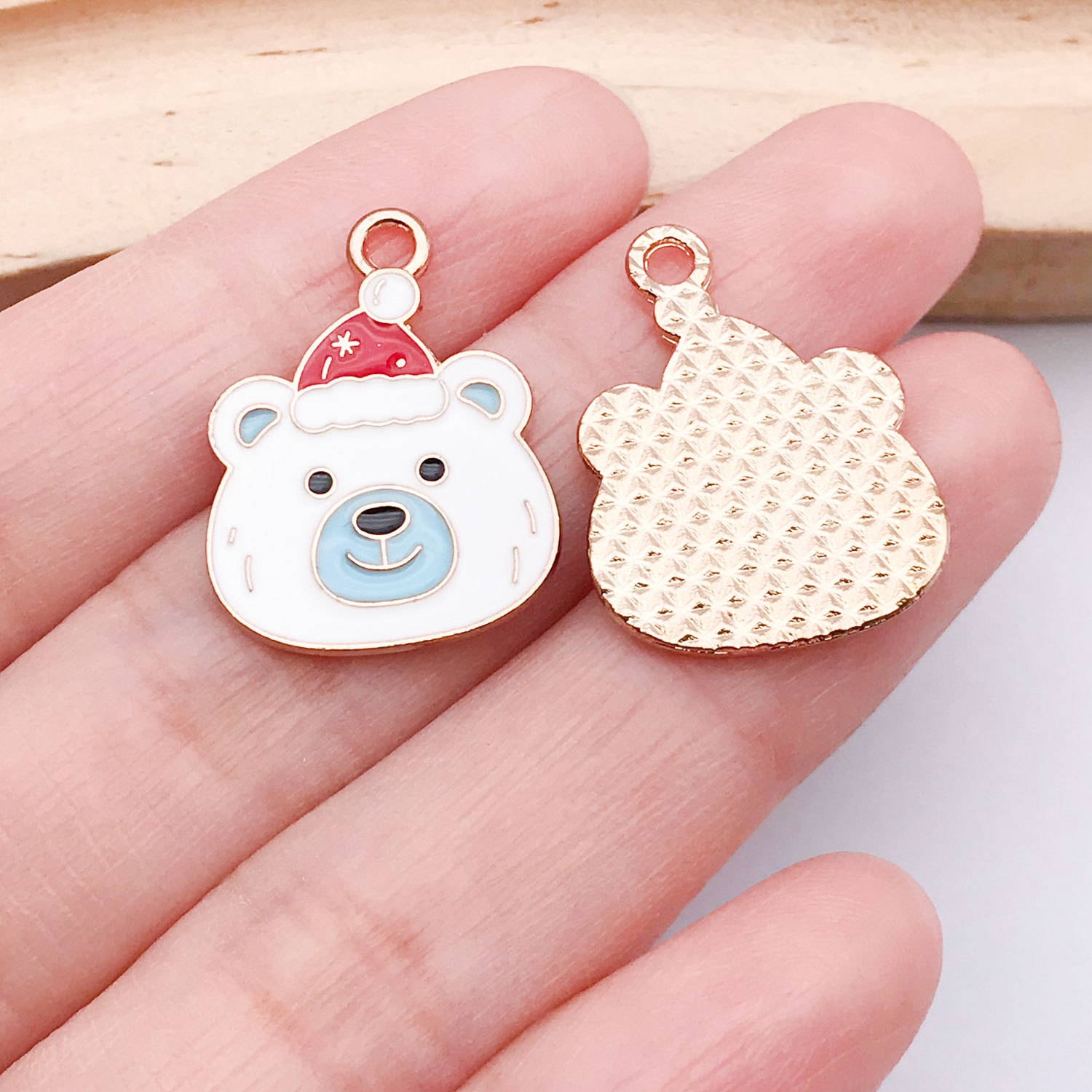 1 white christmas hat bear 23x17mm-1.3g-25287