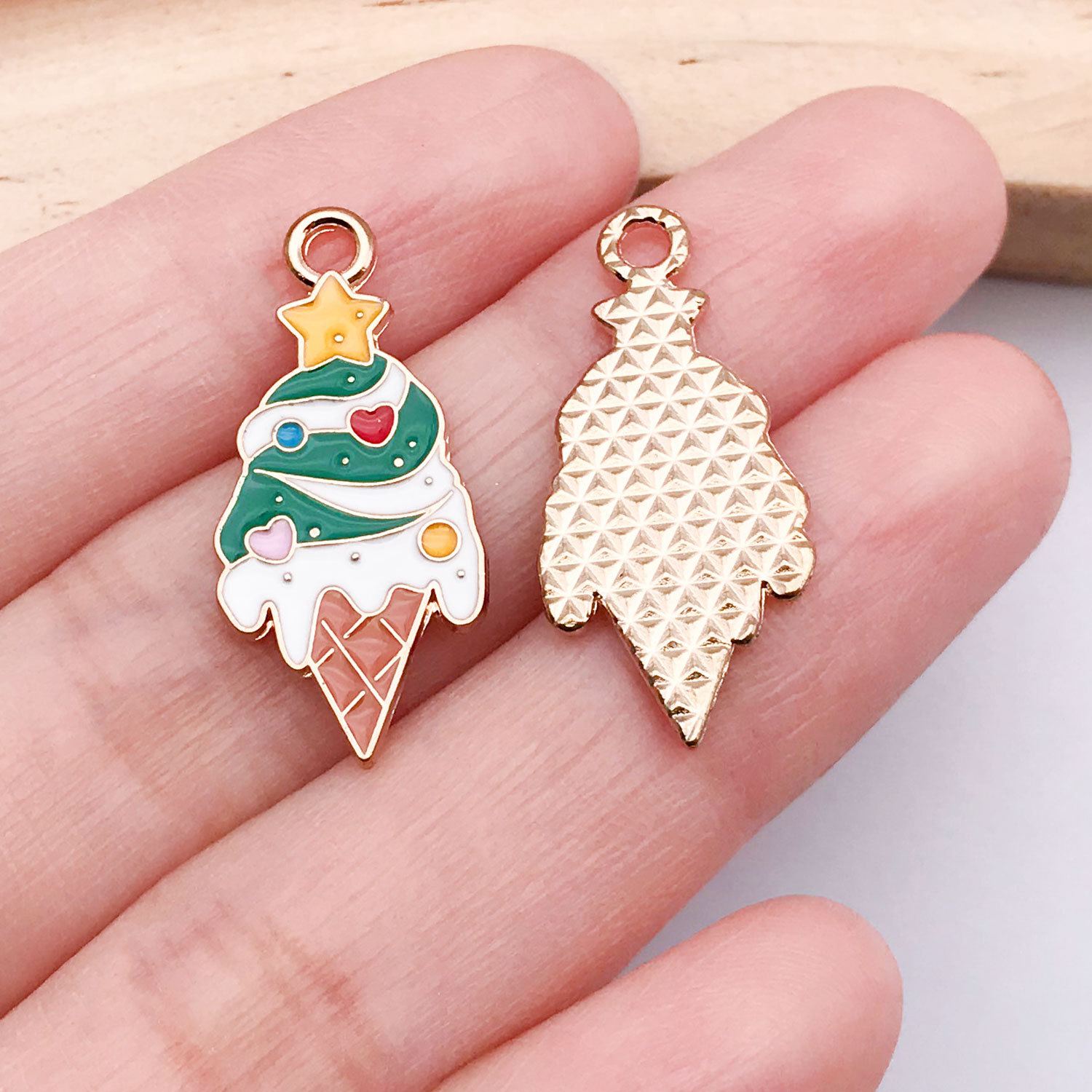 1 green christmas tree cone ice cream 26x12mm-1g-25292