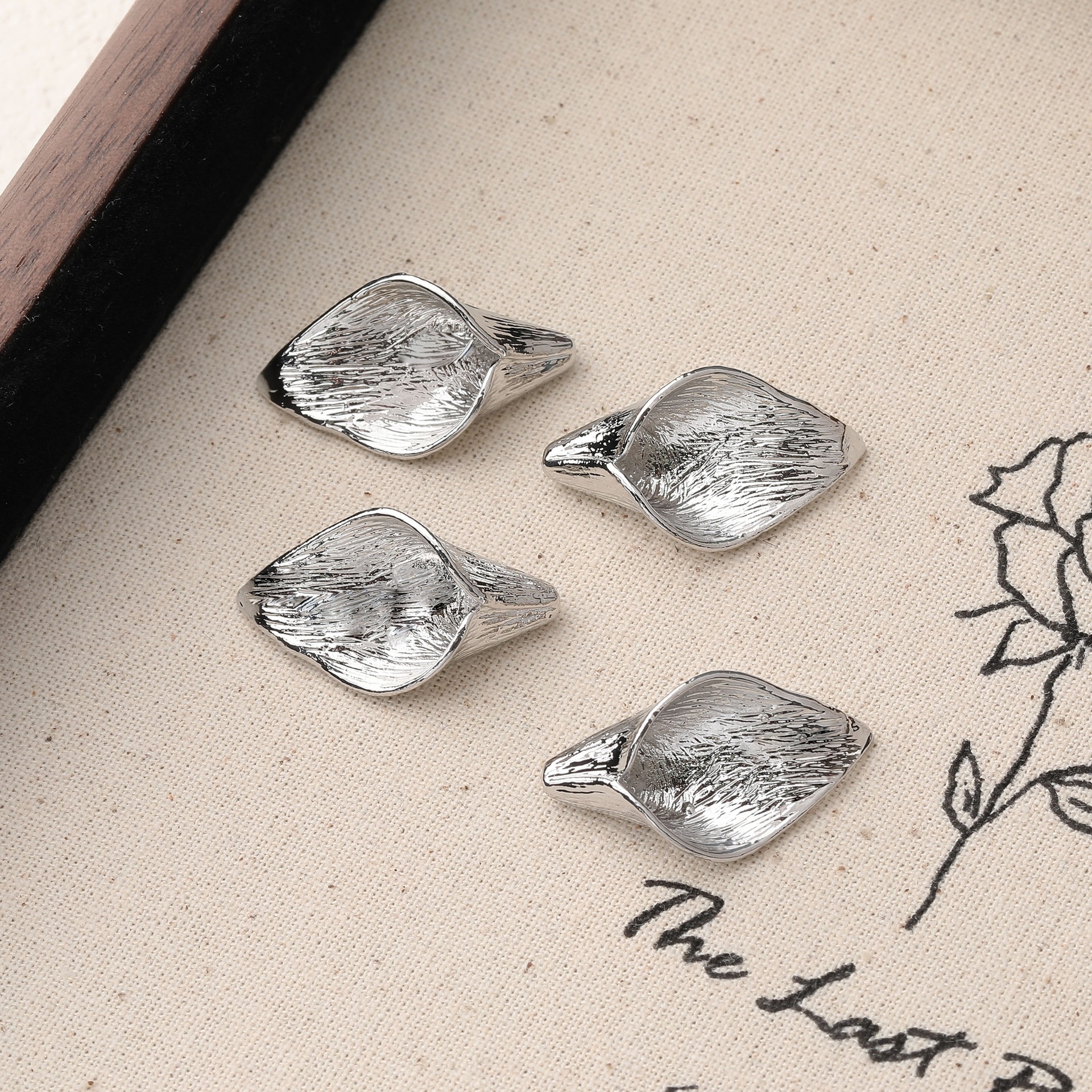 24.9x14.2x7mm white k 1 piece a style