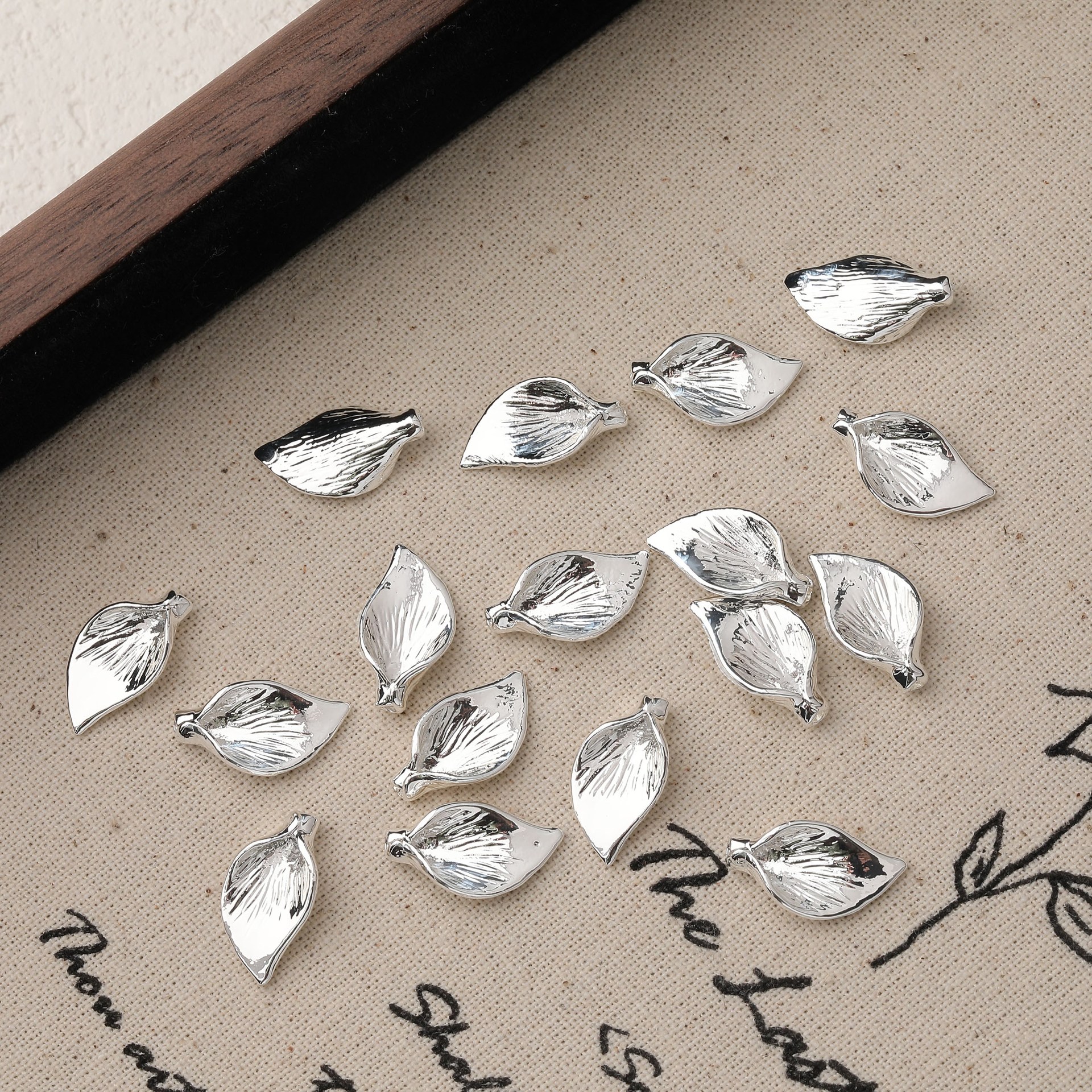 14.3x7.7x2.6mm white k 1 piece c style