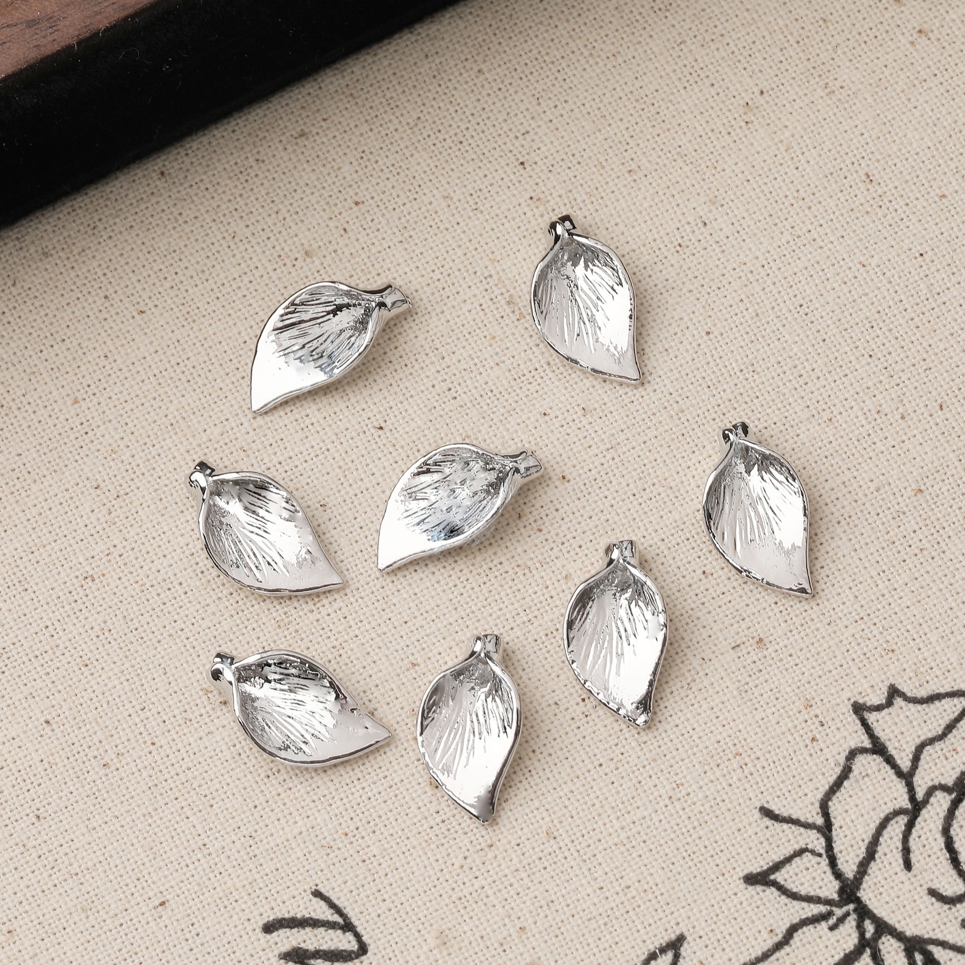14.3x7.7x2.6mm thick silver 1 piece c style