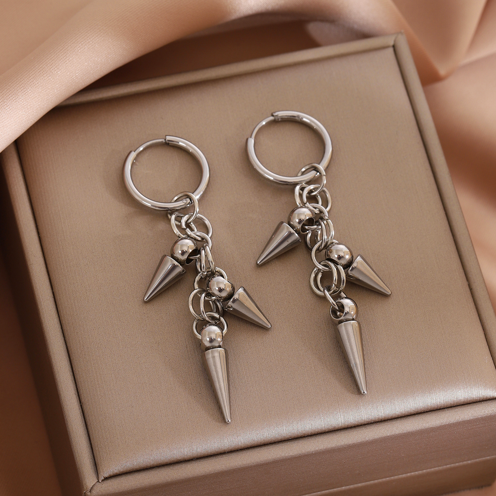 1 pair of rivet tassel earrings