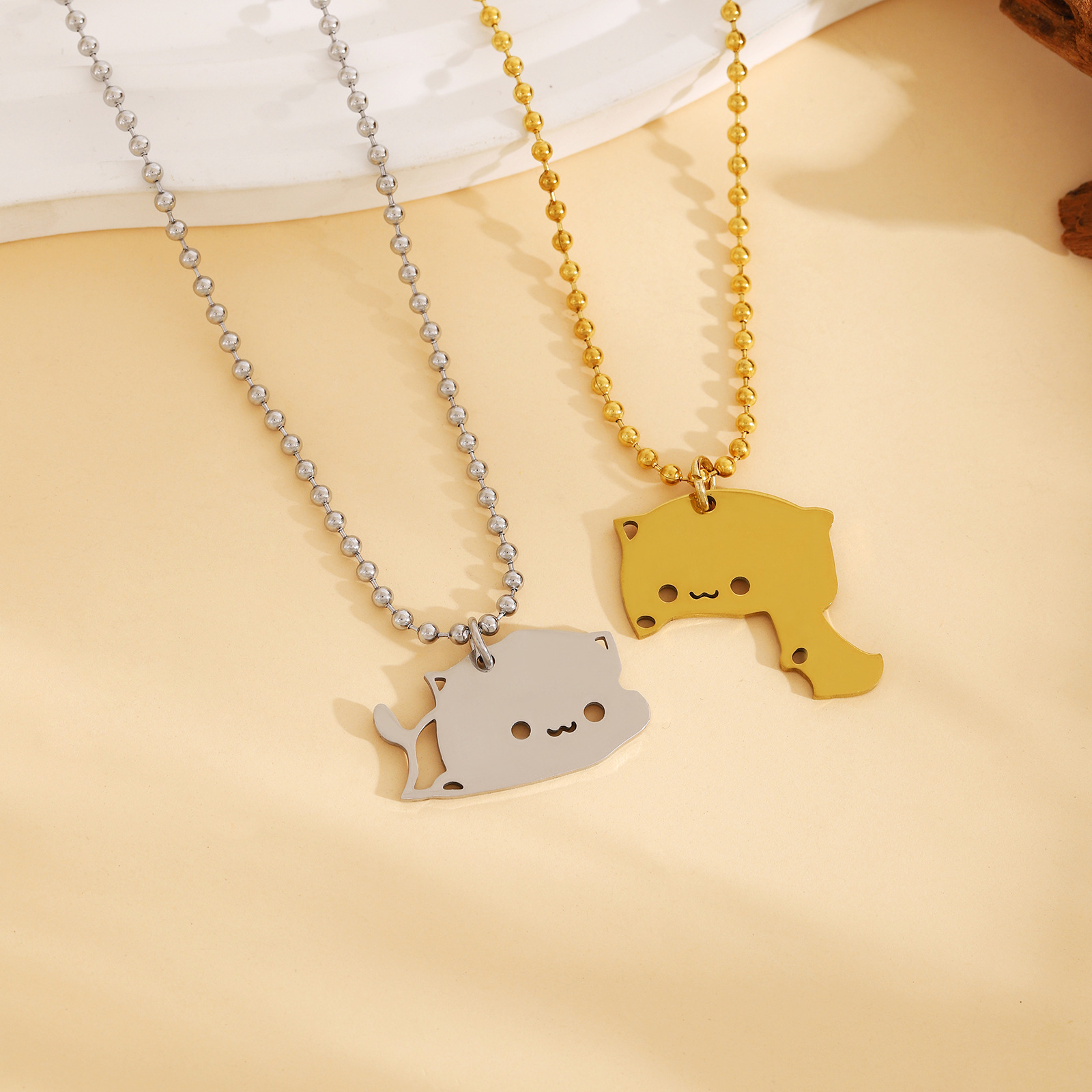 1 pair of cuddle cat necklace gold and silver