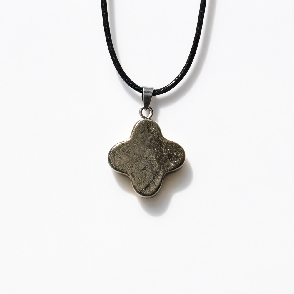 4*20mm four-leaf clover (comes with a lanyard)