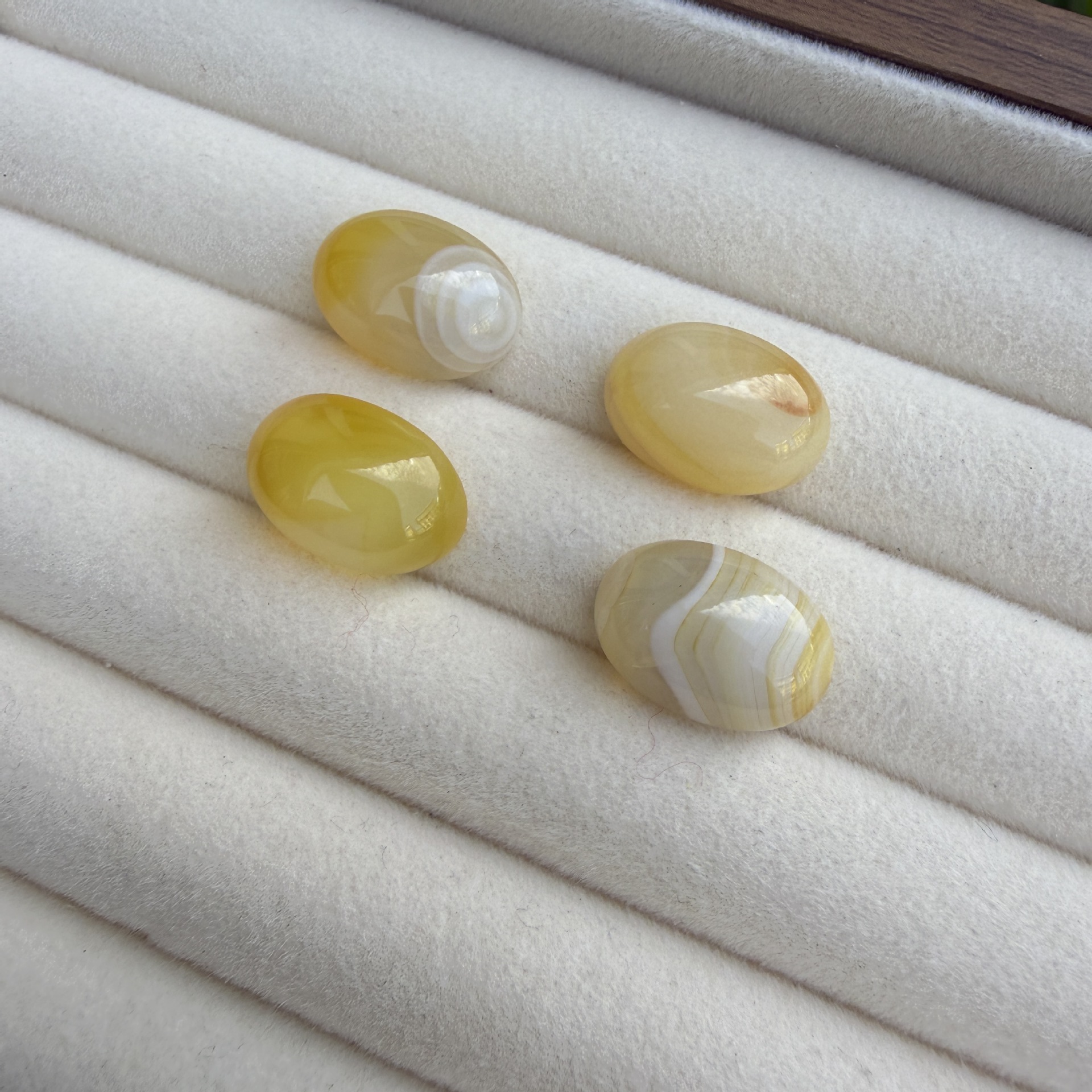 Yellow-striped agate