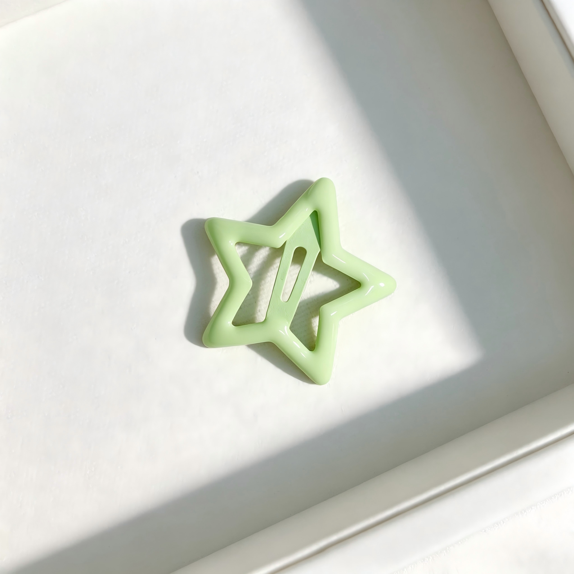 Glossy light green