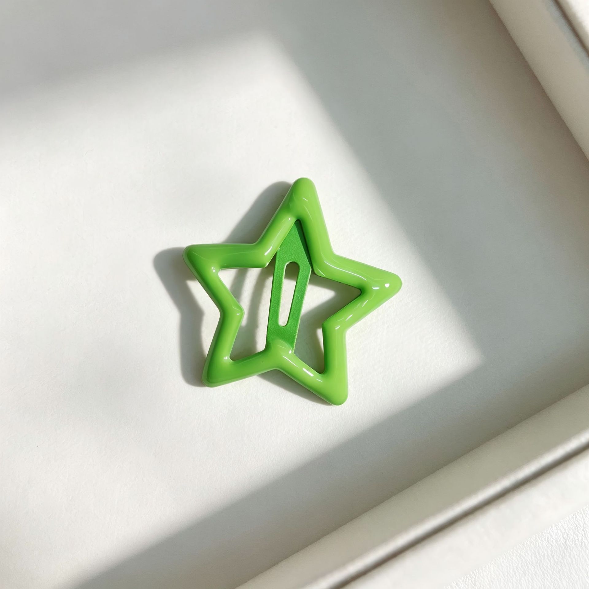 Glossy medium green