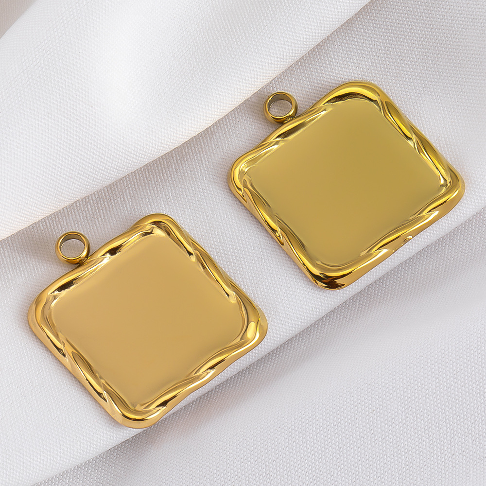 Golden square-20.7x24.5mm