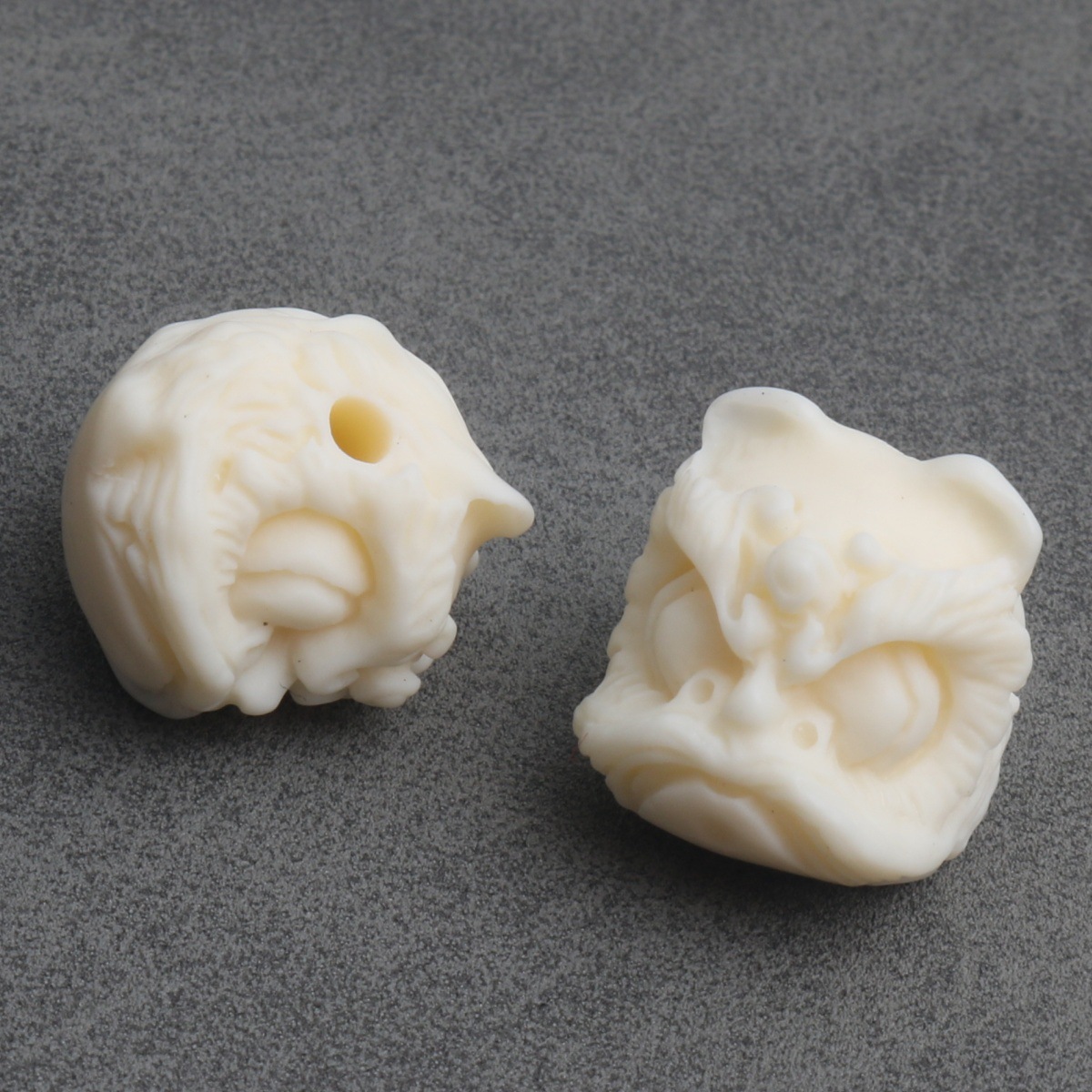 Lion dance horizontal hole beads 12x14mm (pack of 10)