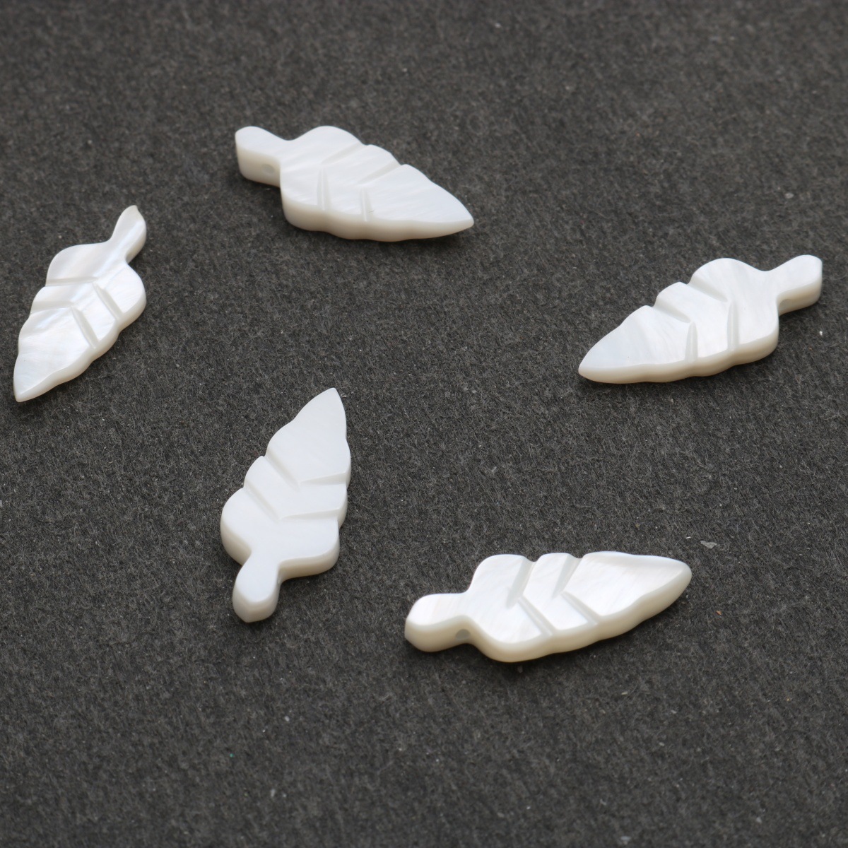 White leaves 21*8.8*3.1mm