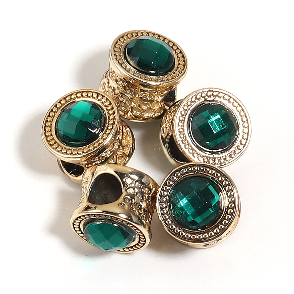 Green double-sided diamond setting