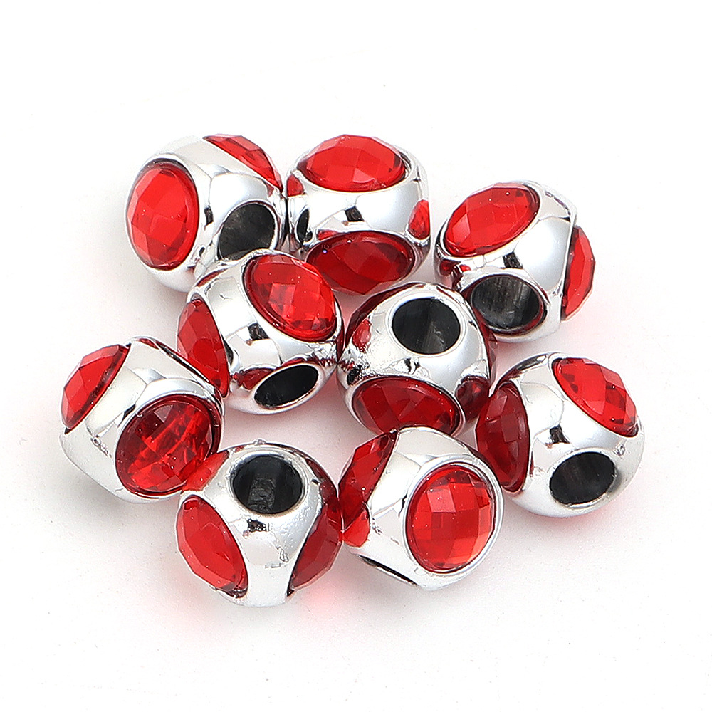Red three-sided diamond setting