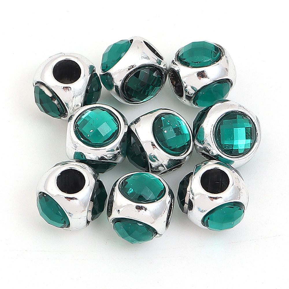 Green three-sided diamond setting