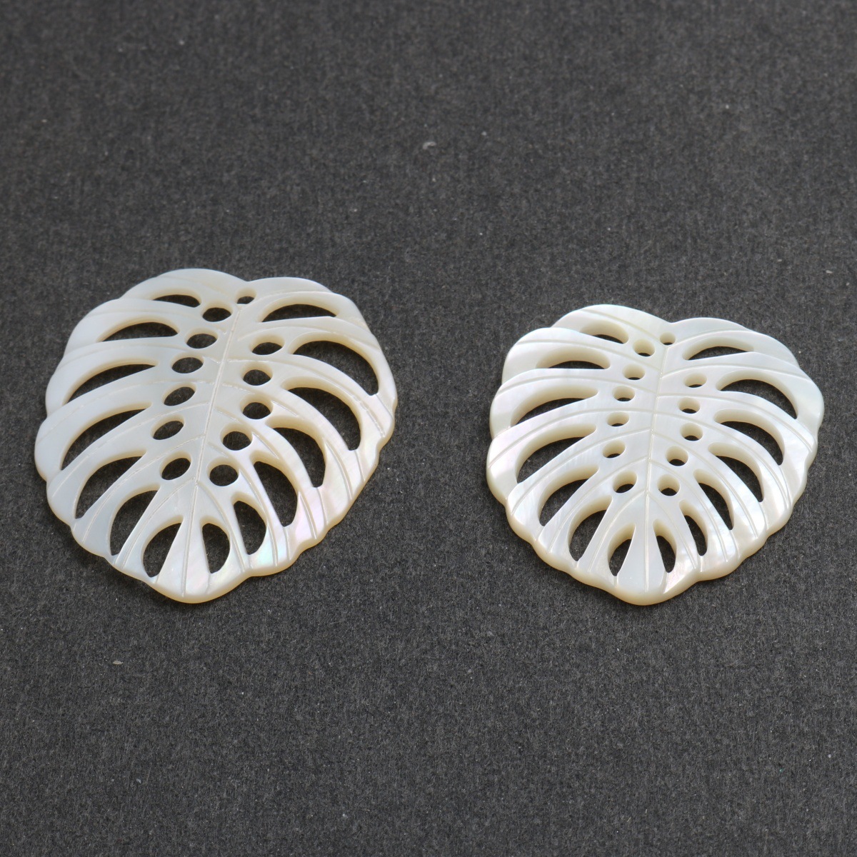 White leaves 42*38mm